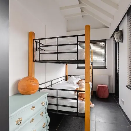 La Chatelaine * אגמונד אן זי